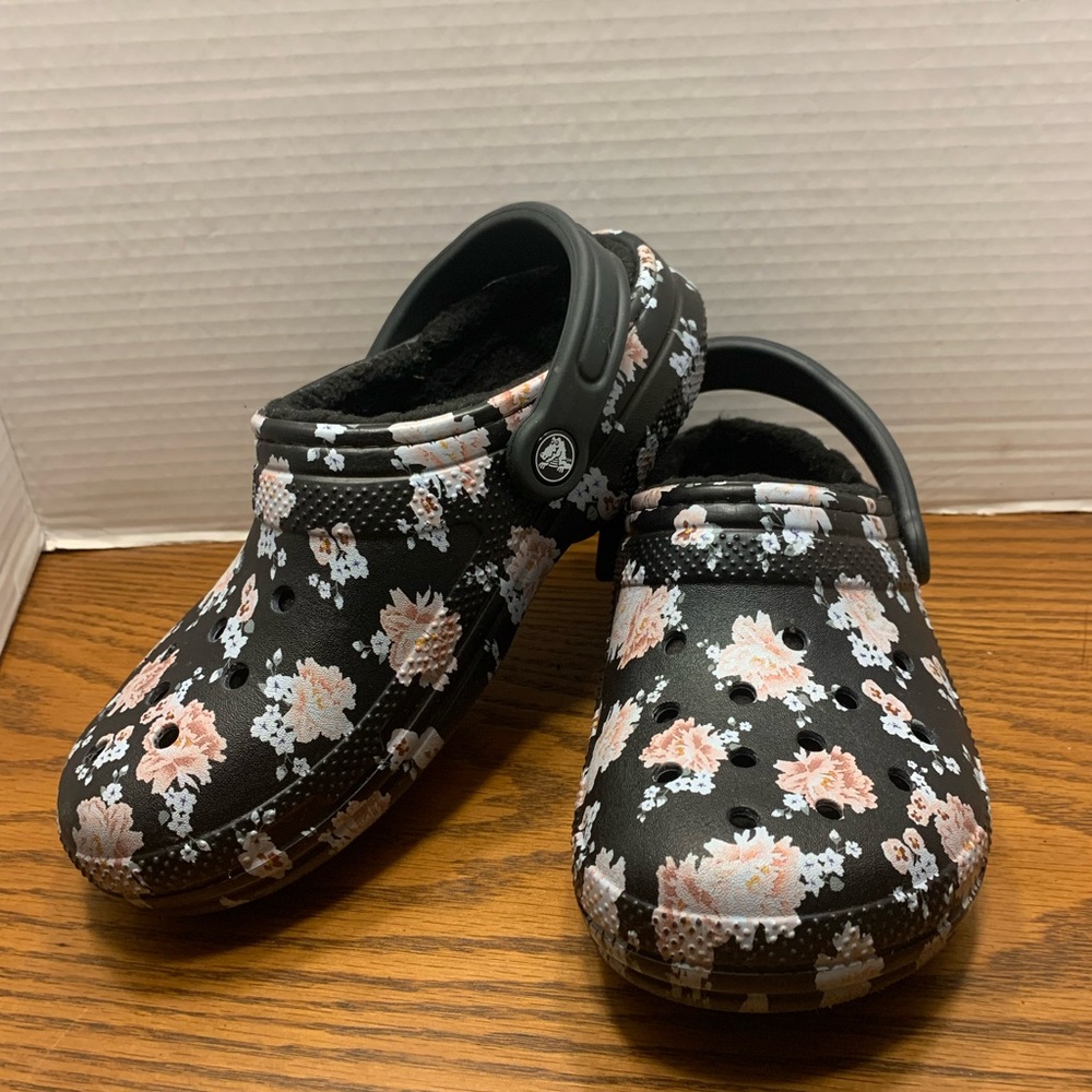 CROCS Floral Slippers Black and Pink with lining to keep you warm. Woman’s 6 - Picture 3 of 12